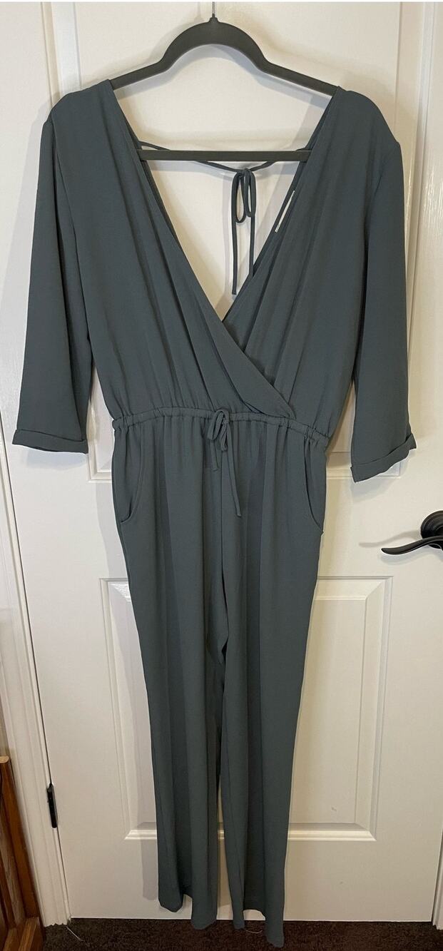 Let Them Eat Cake Womens pant Romper size medium sage green